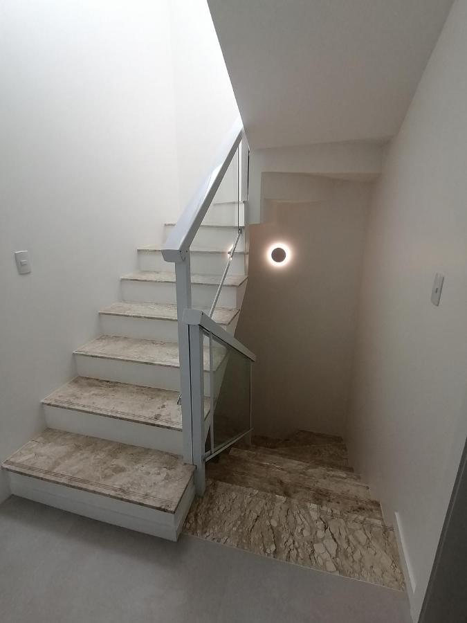 Triplex Pe Na Areia Com 3 Suites Proximo Salvador Lauro de Freitas Kültér fotó